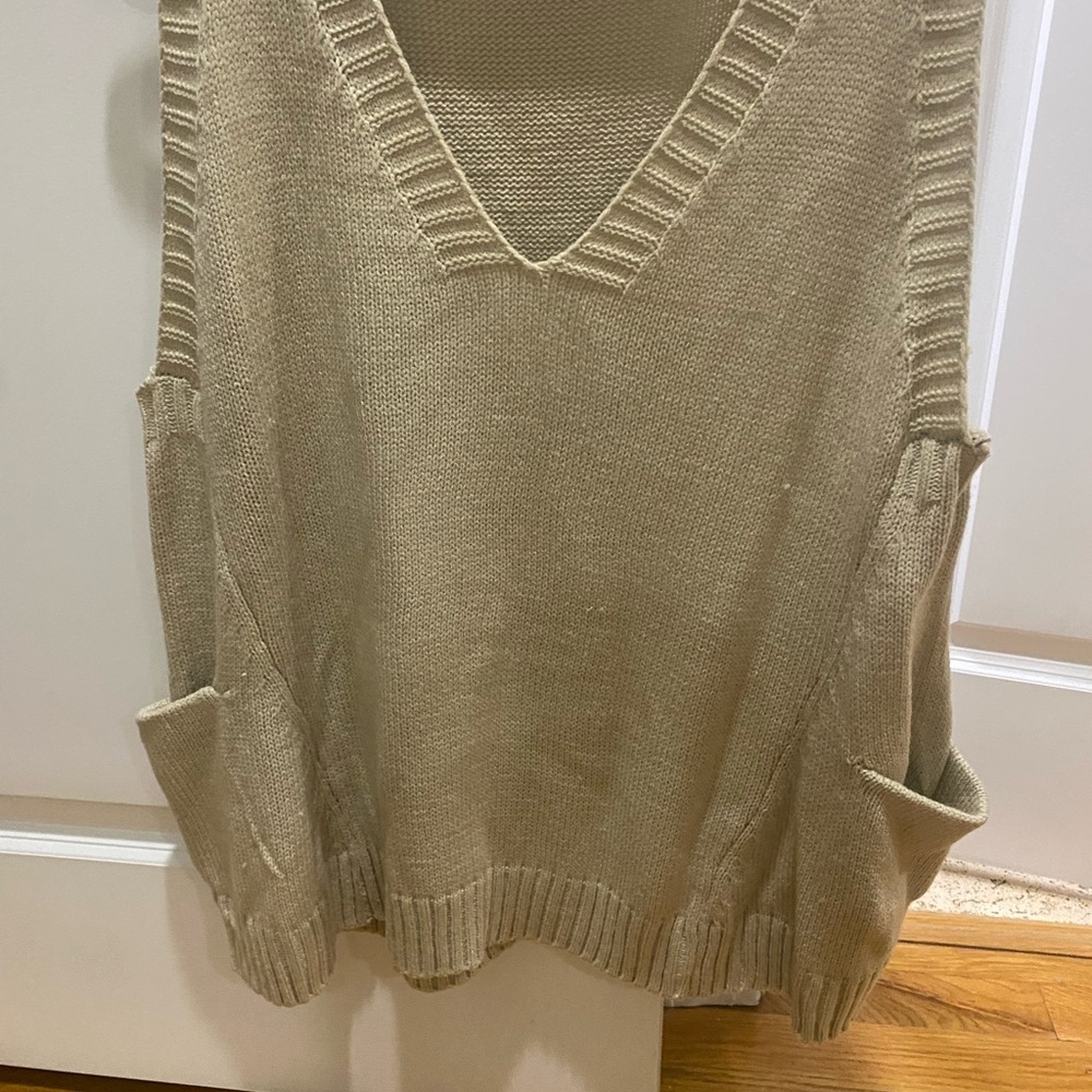 Women's V-Neck Sweater Vest - Tan